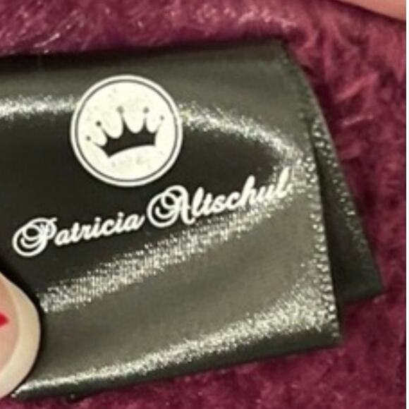 FAUX FUR HOUSE WRAP Patricia Altschul
Luxe Faux Fur Wrap Burgundy Wine Purple - Picture 3 of 4